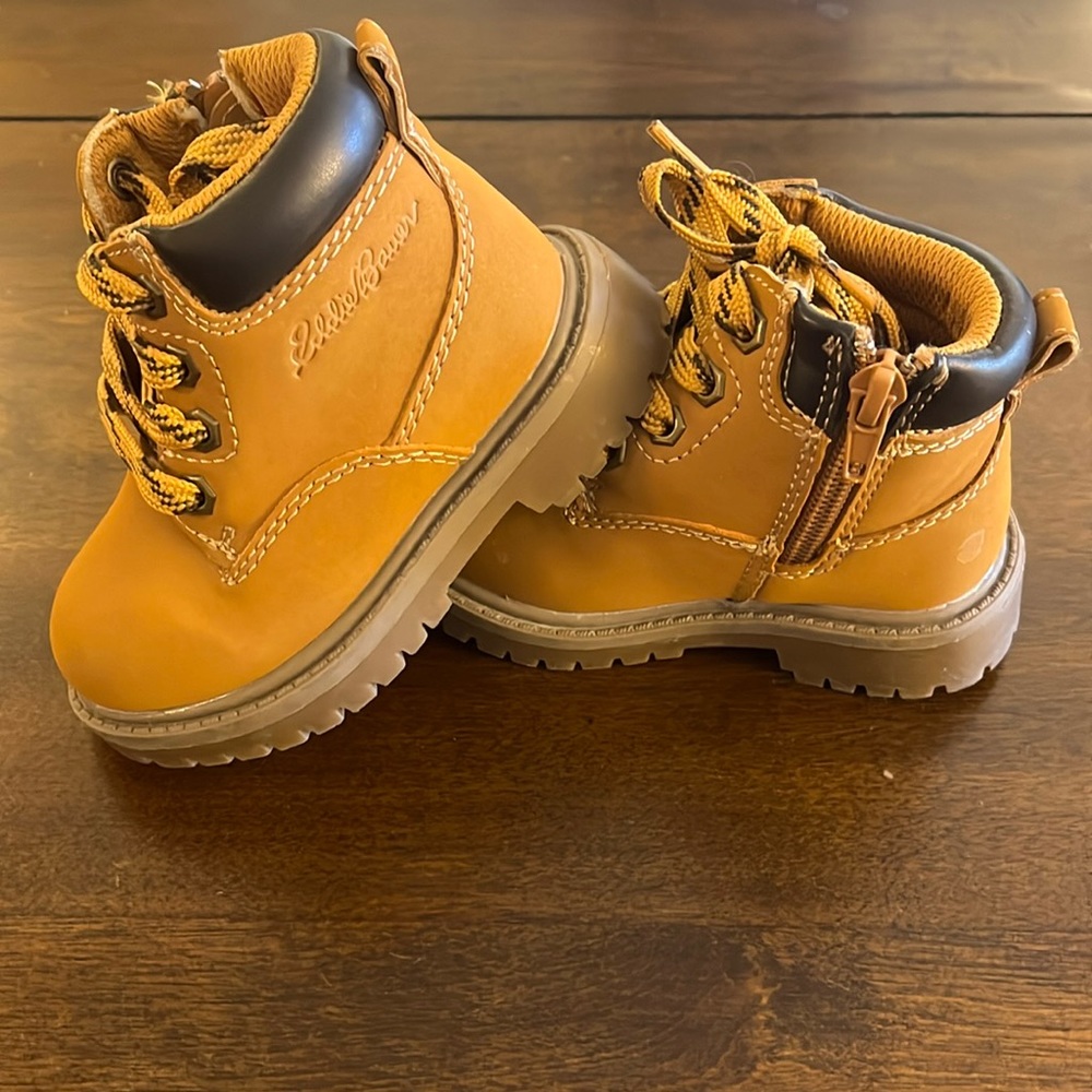 Brand New! Eddie Bauer Boots size: 7M